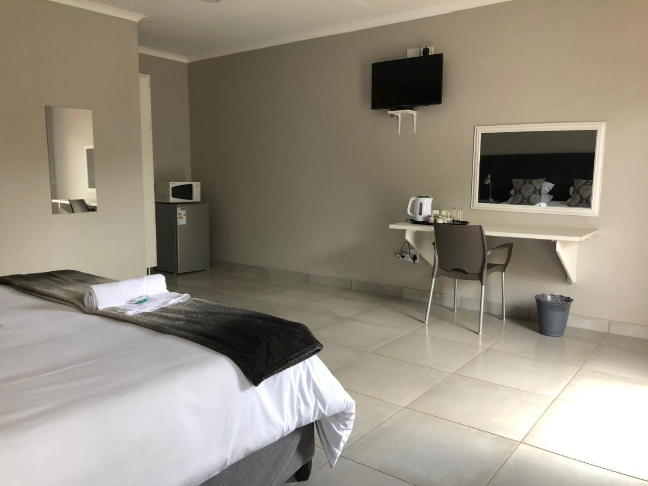 Odelia Guest House Мокопане Екстериор снимка