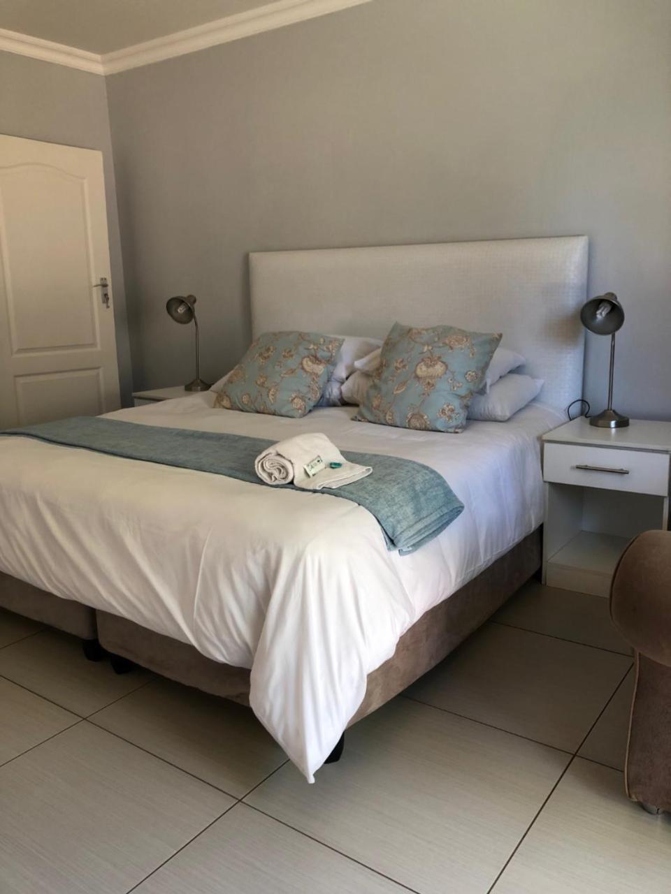 Odelia Guest House Мокопане Екстериор снимка
