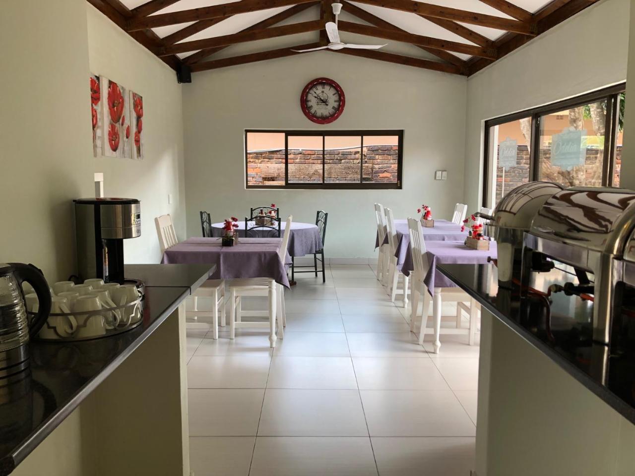 Odelia Guest House Мокопане Екстериор снимка
